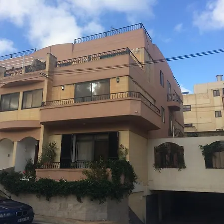 Swieqi Semi Detached Maisonette Сasa de vacaciones San Julián